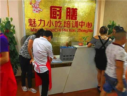 泉州新學員前來咨詢小吃培訓現場