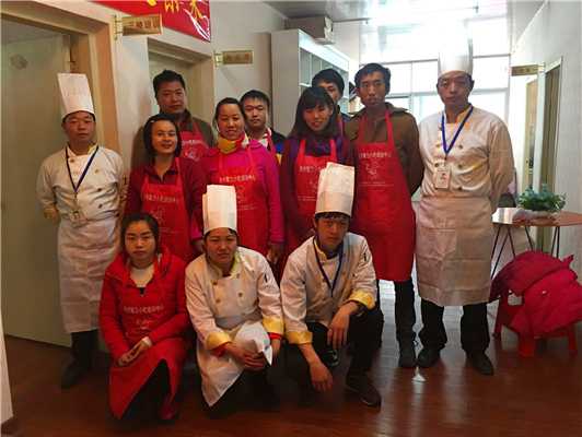 魅力小吃培訓學員特色小吃培訓技術學成師傅學員合影案例