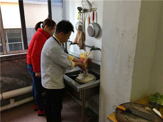 魅力小吃培訓學員師傅現場教授四川面食制作技術案例