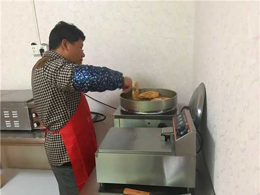 魅力小吃培訓學員公婆餅制作實操現場案例