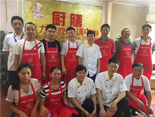 魅力小吃網(wǎng)紅小吃系列學員畢業(yè)合影