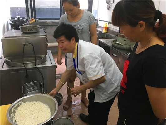 廣東腸粉的磨漿流程指導現場
