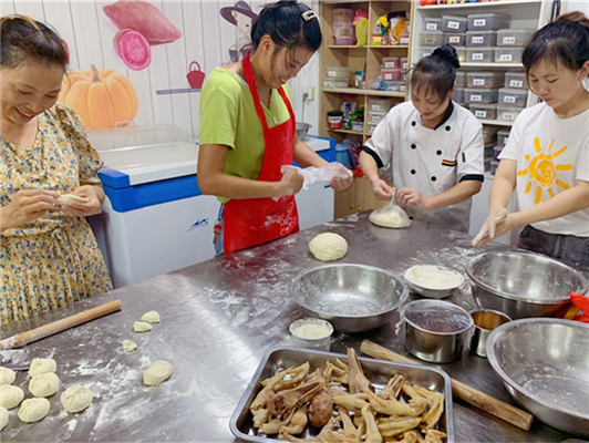 泉州多名學員學面食技術找魅力小吃現場